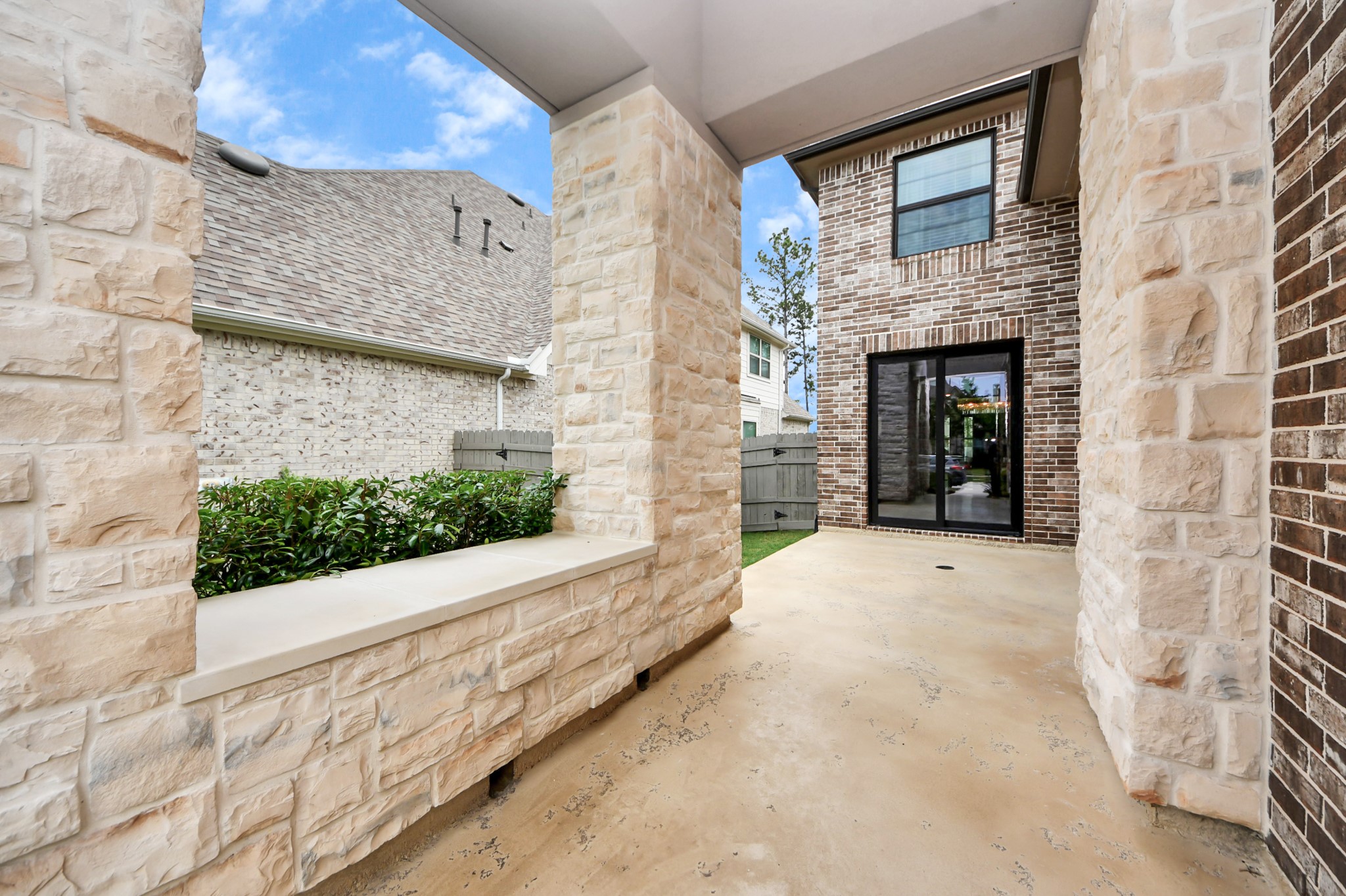 17355 Camillia Trail Conroe, TX 77302 - Photo 3 of 34