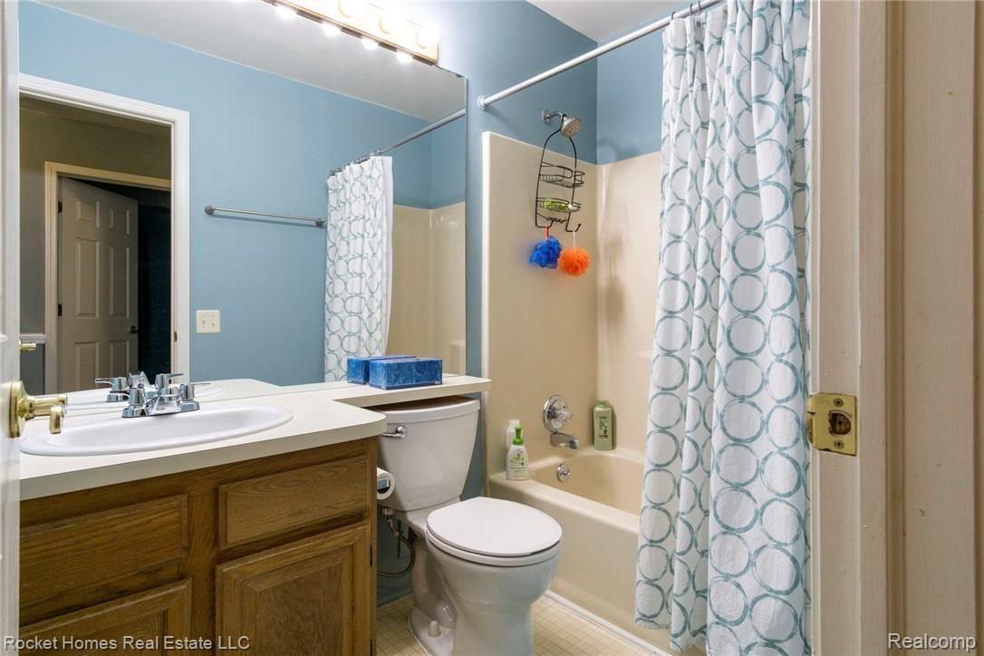 227 Parsons Lane Rochester, MI 48307 - Photo 20 of 29 018-photo--6897560.jpg