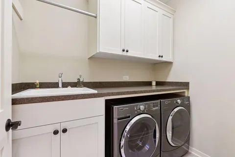 $999,999 | 25 Riley Ridge, Chanhassen, MN 55317