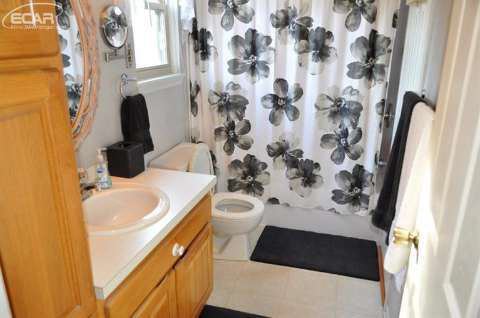 5270 Lethbridge Road Grand Blanc, MI 48439 - Photo 12 of 21 20444651-11.JPG