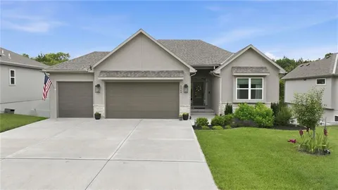$600,000 | 8548 Valley Spring Drive, De Soto, KS 66018