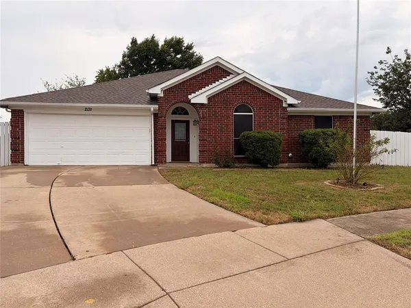$2,700 | 2131 Post Wood Lane, Arlington, TX 76018