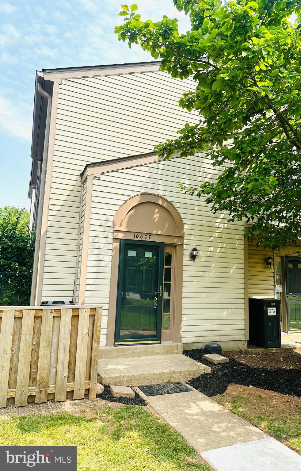 Private Entrance to small foyer, stairs to 2nd Lvl