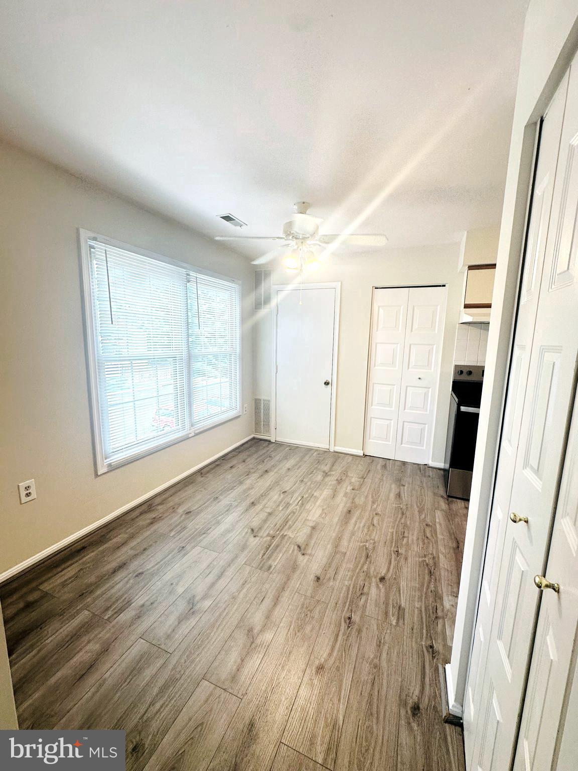 10407 Paradise Court Manassas, VA 20109 - Photo 20 of 38 Dinette Area off Kitchen with double window.
