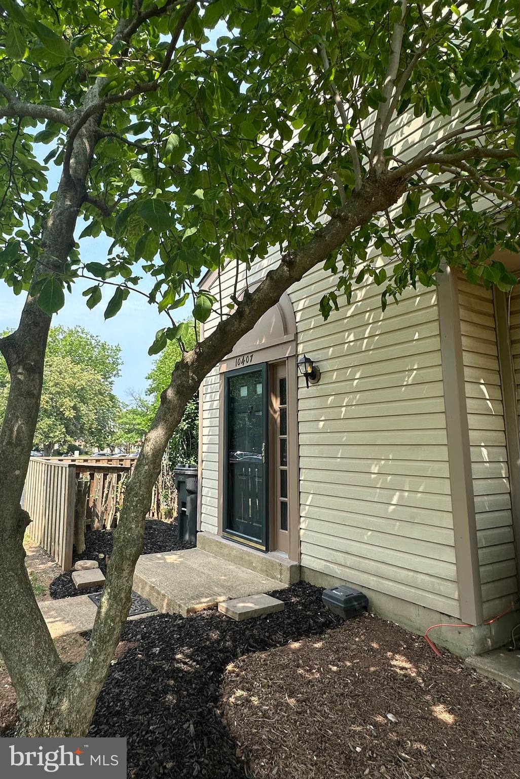 10407 Paradise Court Manassas, VA 20109 - Photo 36 of 38 Nice private nook area for Garden Pots & Flowers