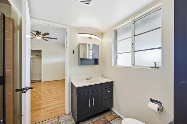 $2,399 | 2421 West Anderson Drive, Phoenix, AZ 85023