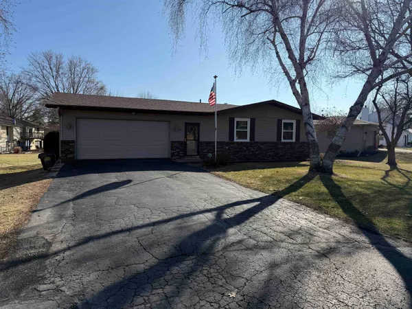 $239,900 | 2173 Eagle Drive, Freeport, IL 61032