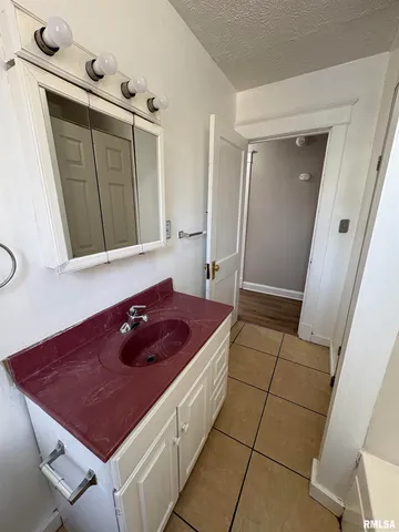 $1,499 | 2403 North Peoria Avenue, Peoria, IL 61603