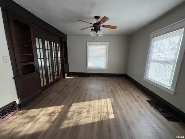 $1,499 | 2403 North Peoria Avenue, Peoria, IL 61603