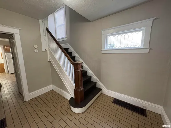 $1,499 | 2403 North Peoria Avenue, Peoria, IL 61603