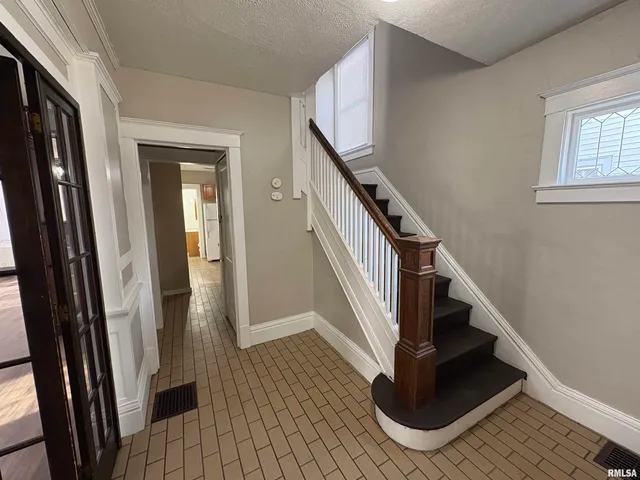 $1,499 | 2403 North Peoria Avenue, Peoria, IL 61603