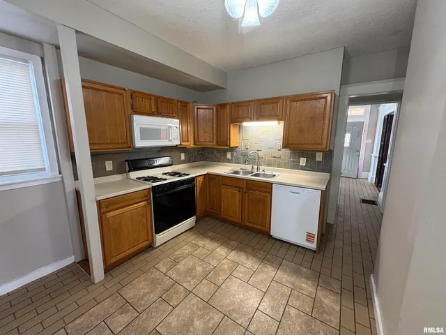 $1,499 | 2403 North Peoria Avenue, Peoria, IL 61603