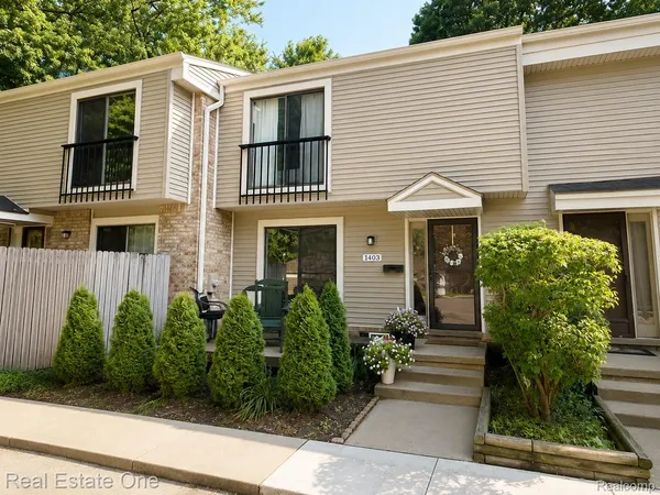 $2,400 | 1403 Oakbrook E Drive, Unit 93, Rochester, MI 48307