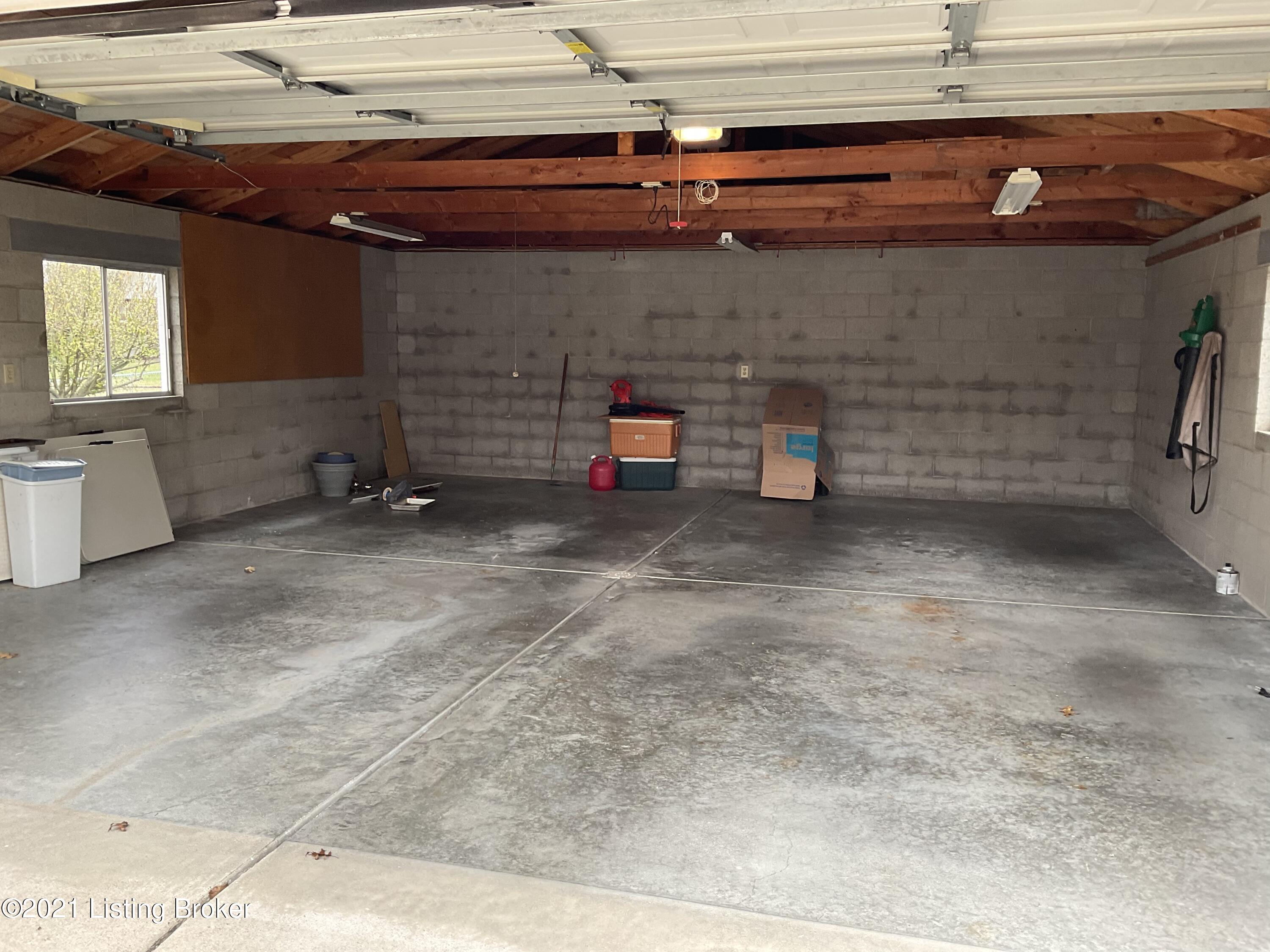 1107 Franelm Road Louisville, KY 40214 - Photo 36 of 43 Plenty of area for tools and work area.