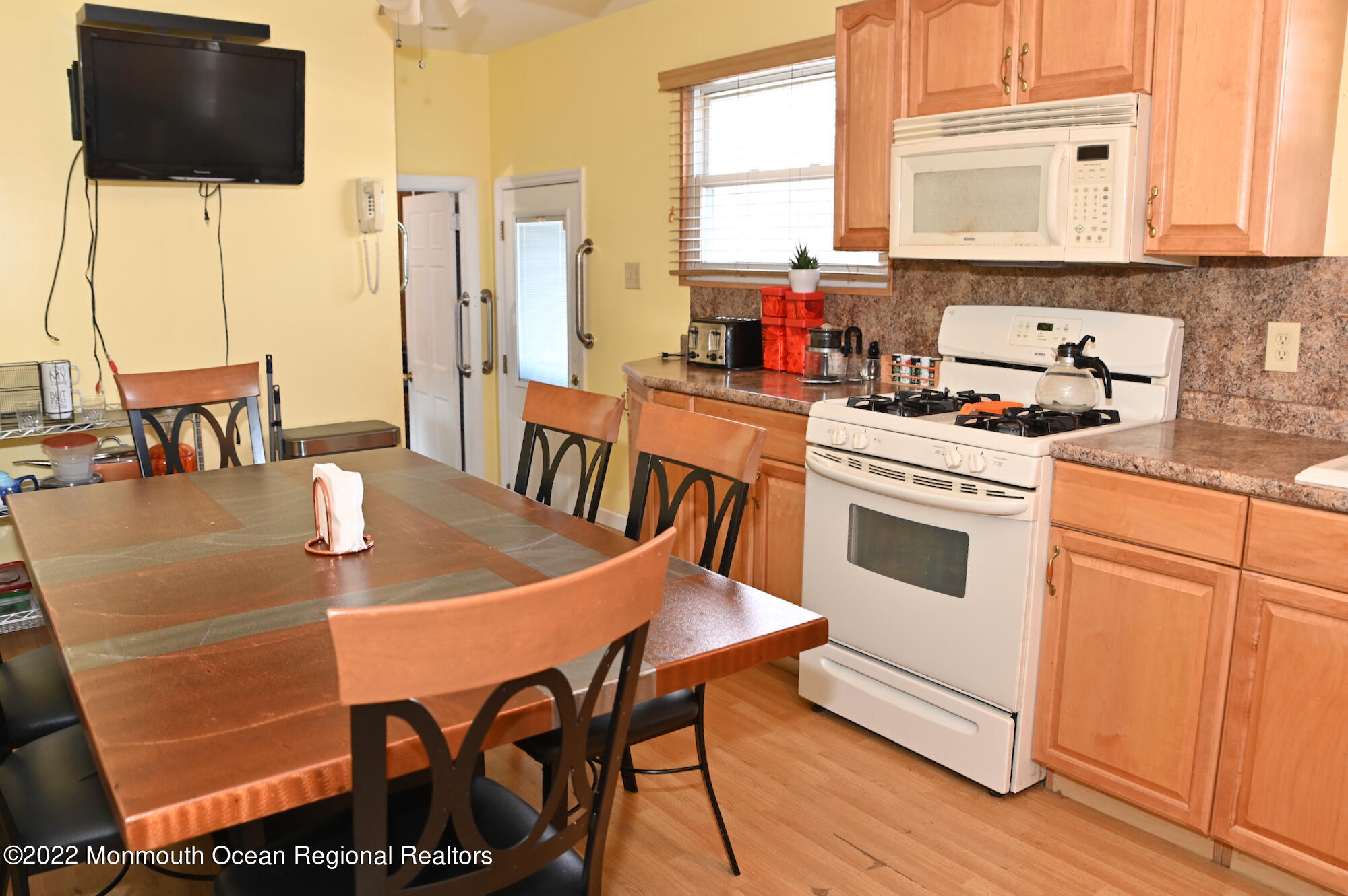 22 Redwood Road Howell, NJ 07731 - Photo 3 of 8 DSC_0860