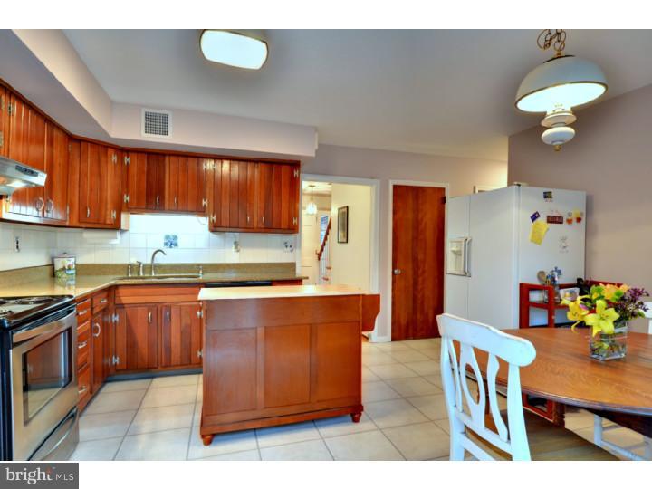 568 West Valley Road Wayne, PA 19087 - Photo 6 of 24 Kitchen