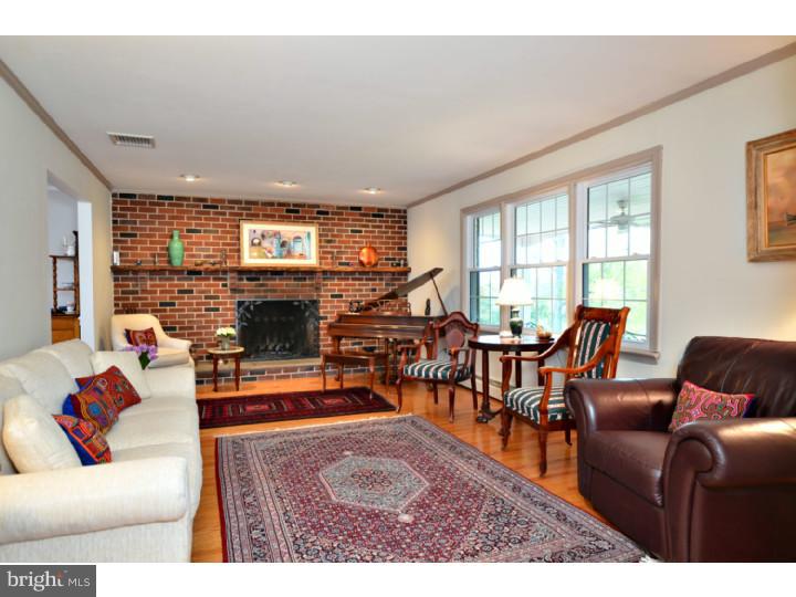 568 West Valley Road Wayne, PA 19087 - Photo 7 of 24 Living Room