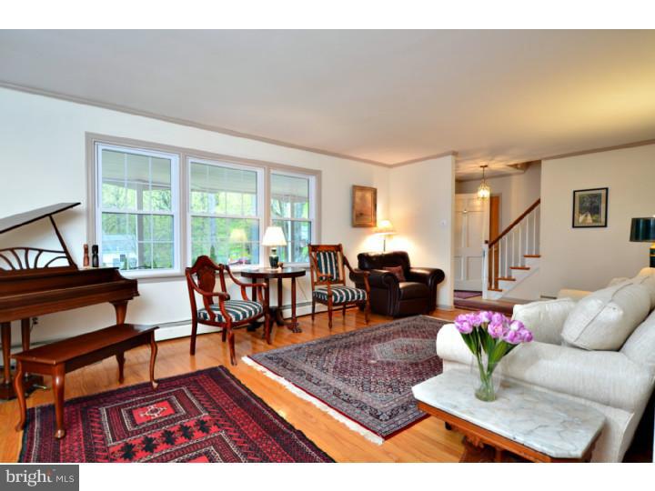 568 West Valley Road Wayne, PA 19087 - Photo 8 of 24 Living Room