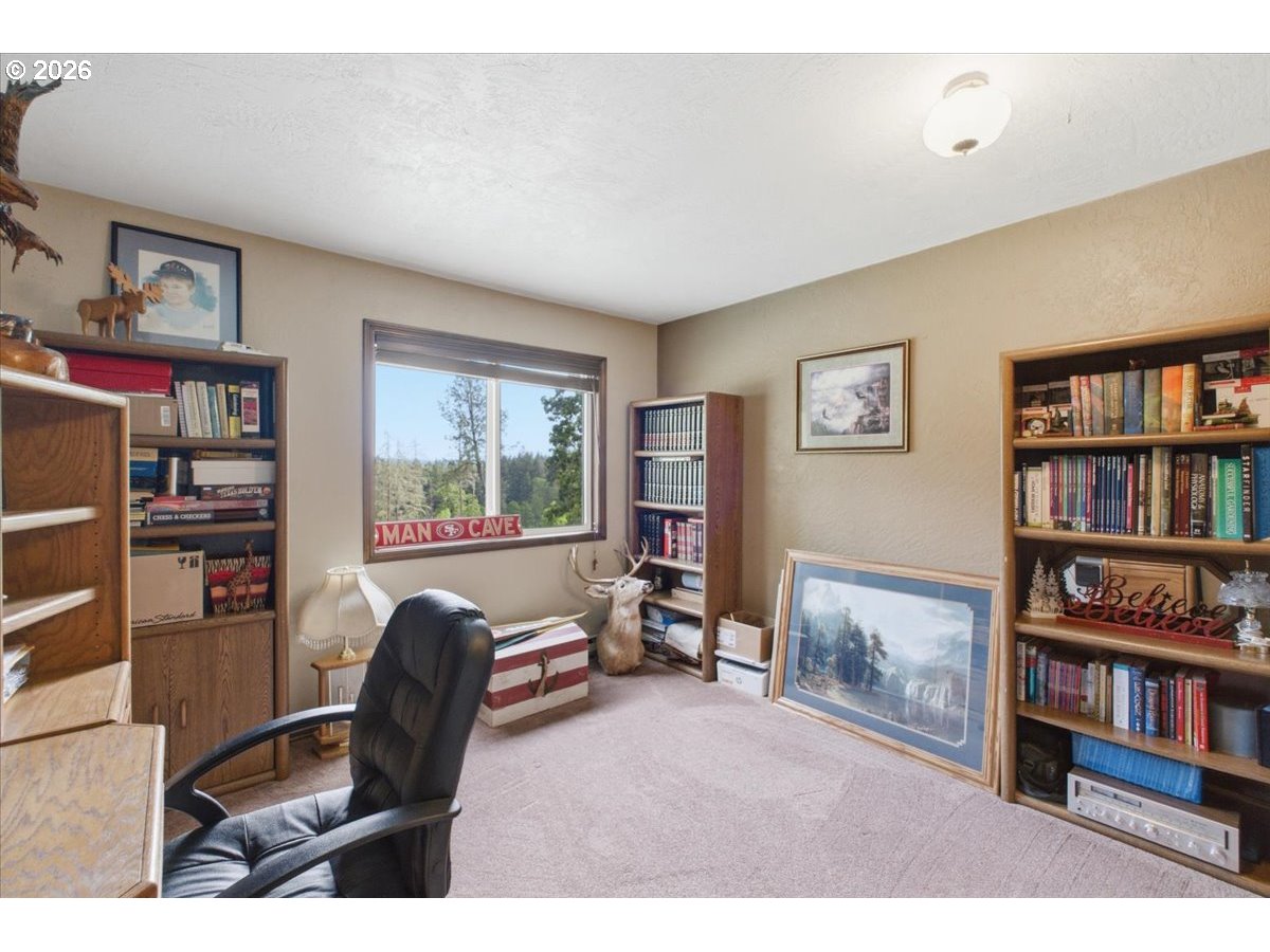 36909 Edgemont Drive Lebanon, OR 97355 - Photo 33 of 48