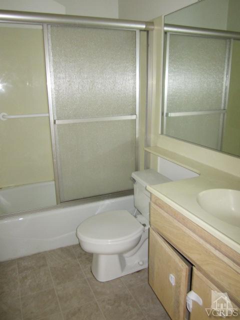237 Village Road Port Hueneme, CA 93041 - Photo 23 of 30 a bathroom with a toilet and a bathtub