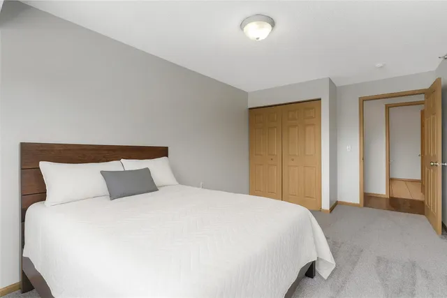 $289,999 | 1321 Lake Drive West, Unit 218, Chanhassen, MN 55317