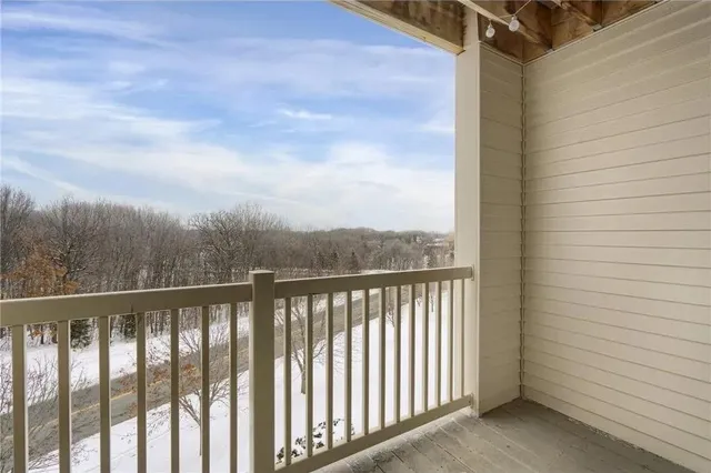 $289,999 | 1321 Lake Drive West, Unit 218, Chanhassen, MN 55317