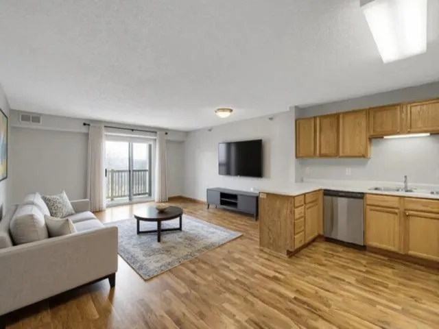 $289,999 | 1321 Lake Drive West, Unit 218, Chanhassen, MN 55317