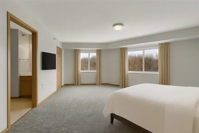 $289,999 | 1321 Lake Drive West, Unit 218, Chanhassen, MN 55317