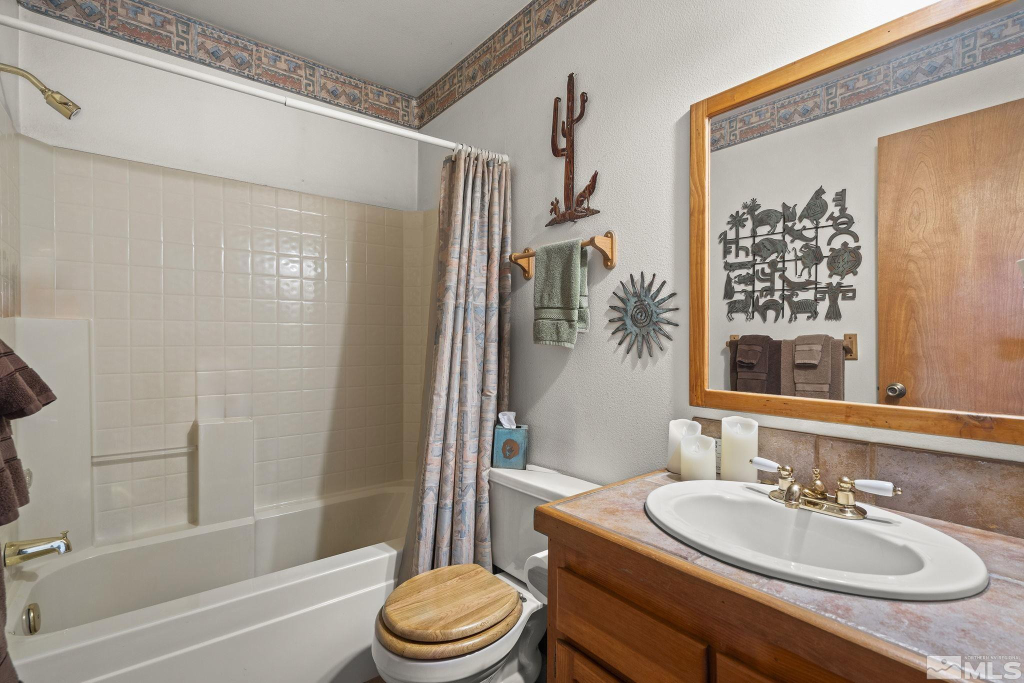 6811 Reno Highway Fallon, NV 89406 - Photo 16 of 33 a bathroom with a sink a toilet and a bathtub