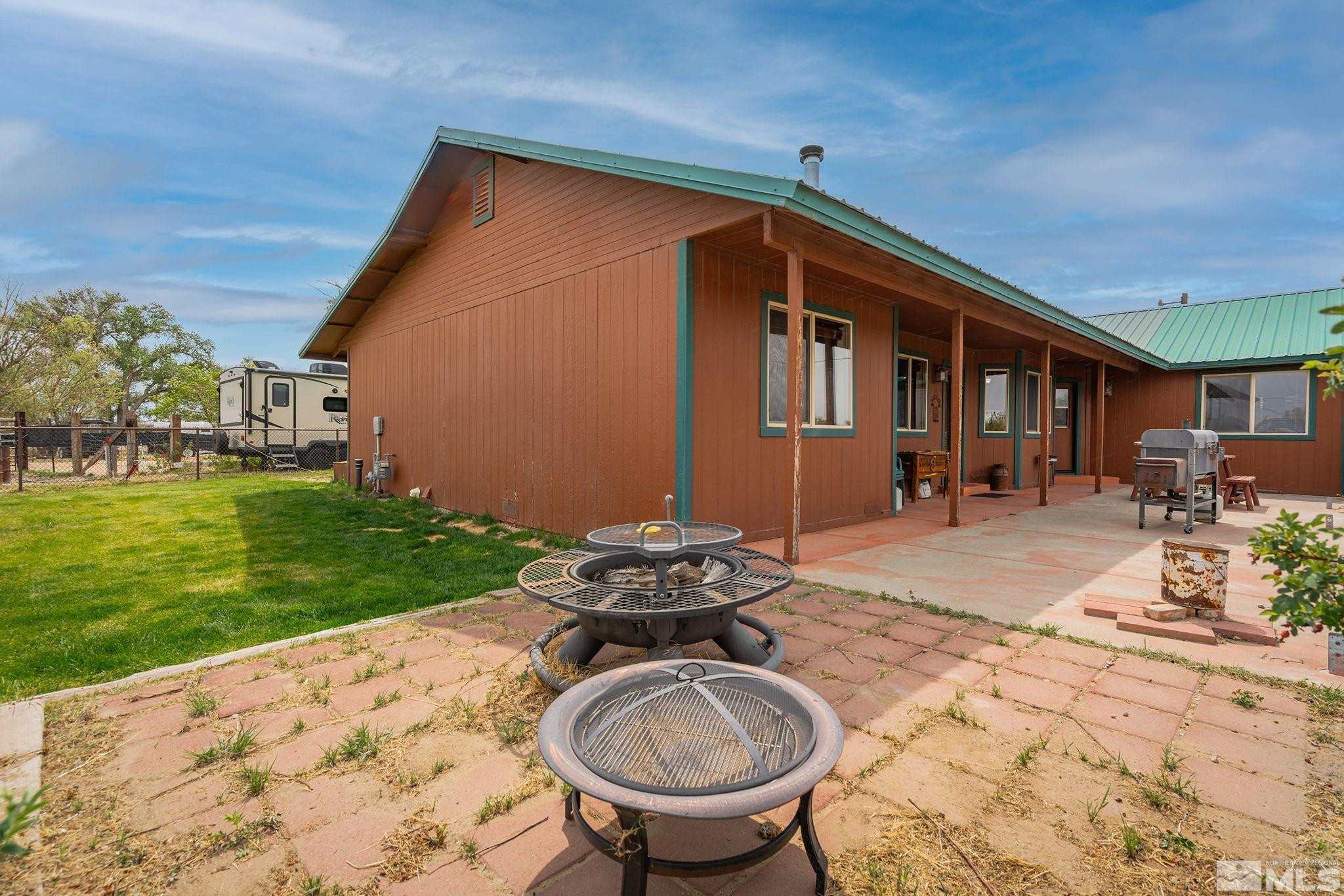 6811 Reno Highway Fallon, NV 89406 - Photo 23 of 33 a backyard of a house with table and chairs