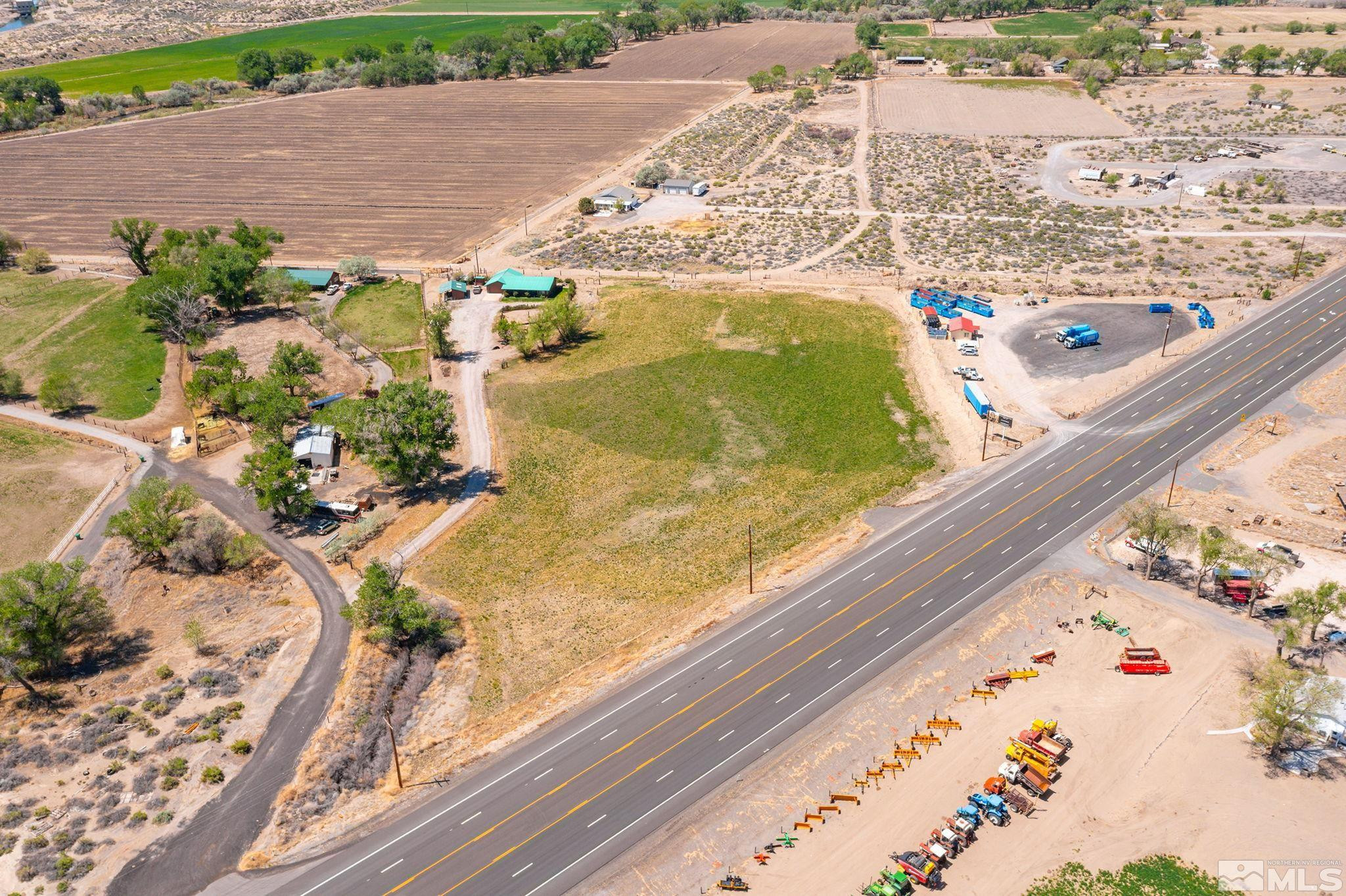 6811 Reno Highway Fallon, NV 89406 - Photo 32 of 33 a view of a pool with a yard