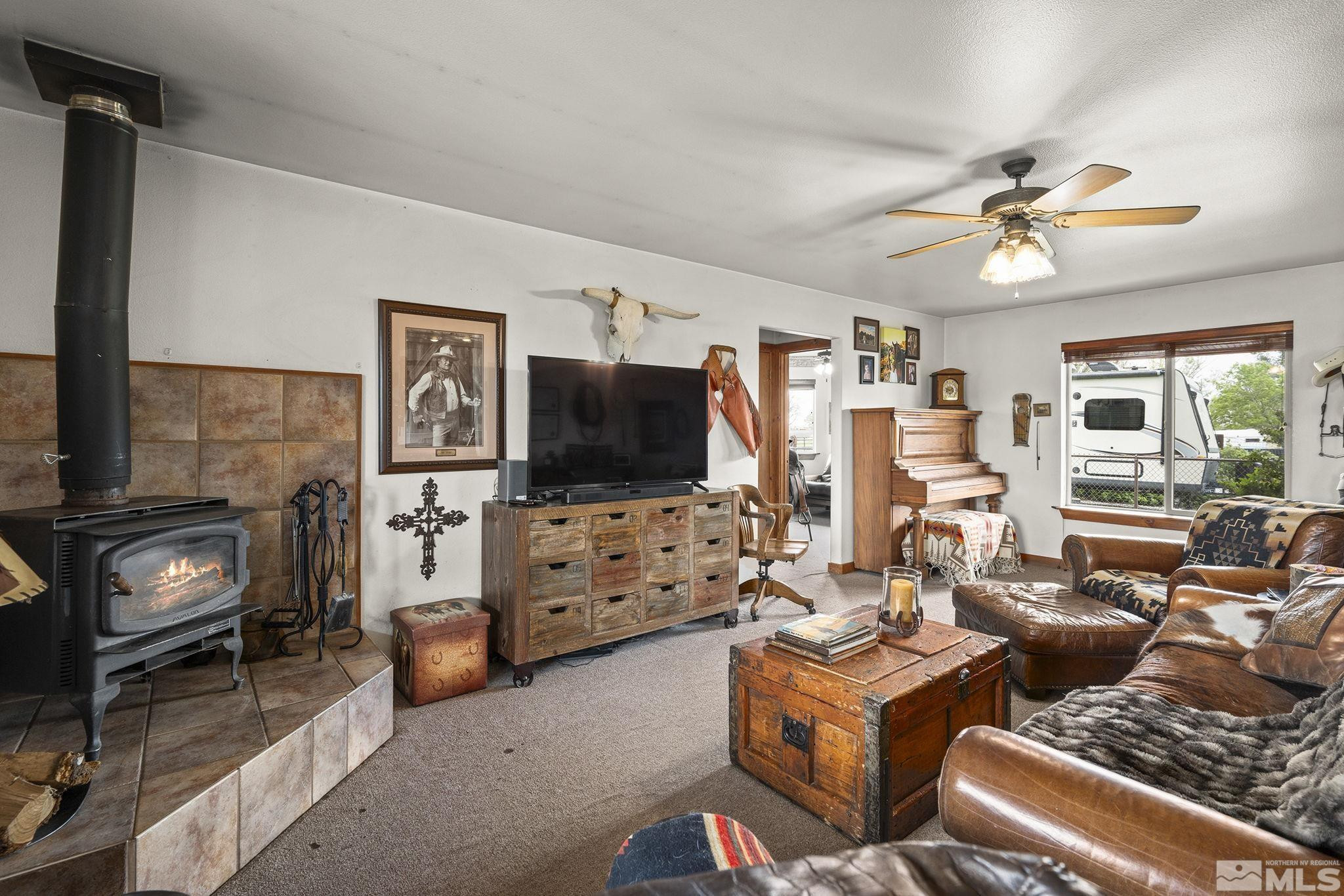 6811 Reno Highway Fallon, NV 89406 - Photo 6 of 33 a living room with furniture and a flat screen tv