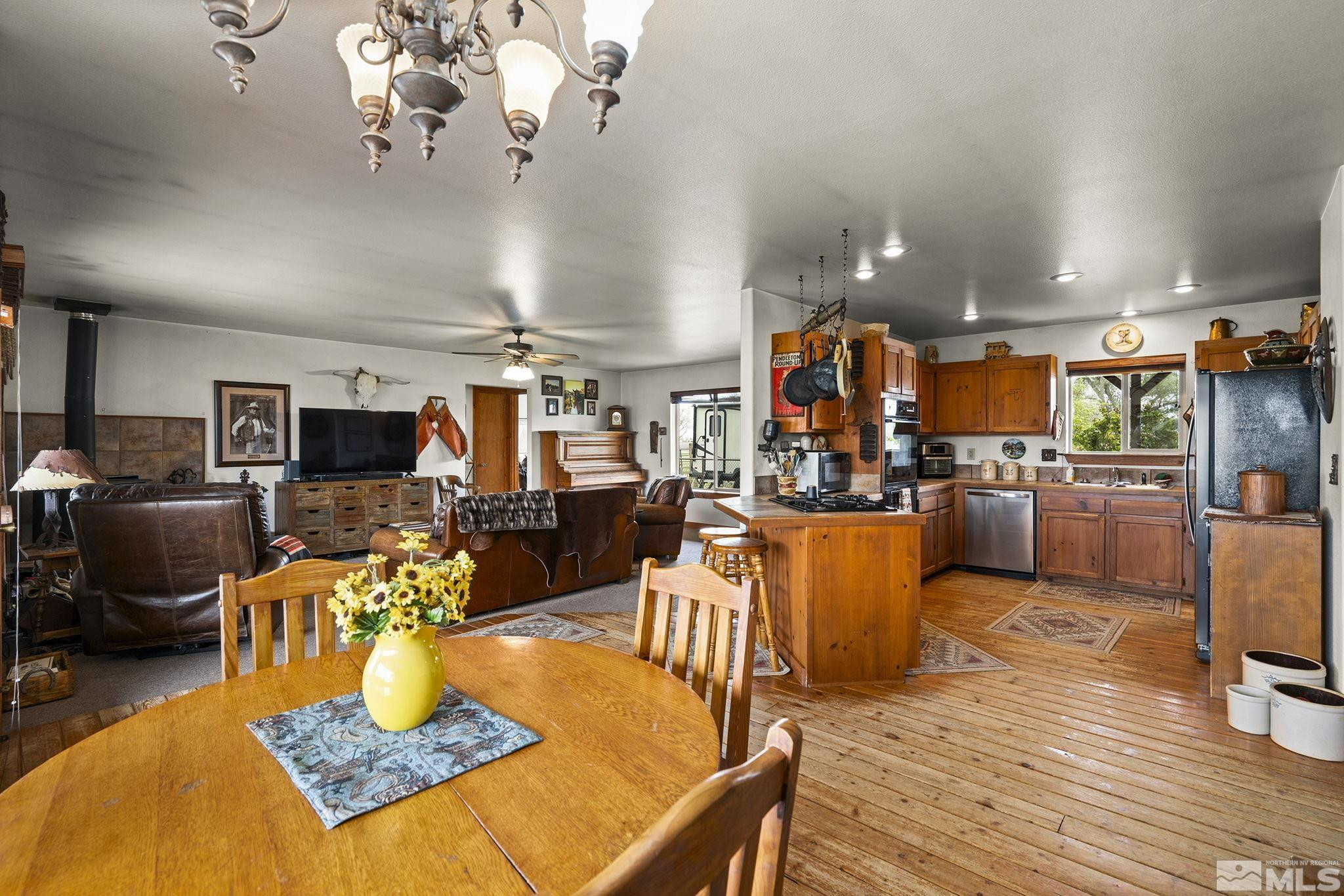 6811 Reno Highway Fallon, NV 89406 - Photo 8 of 33 a living room with lots of furniture and kitchen view