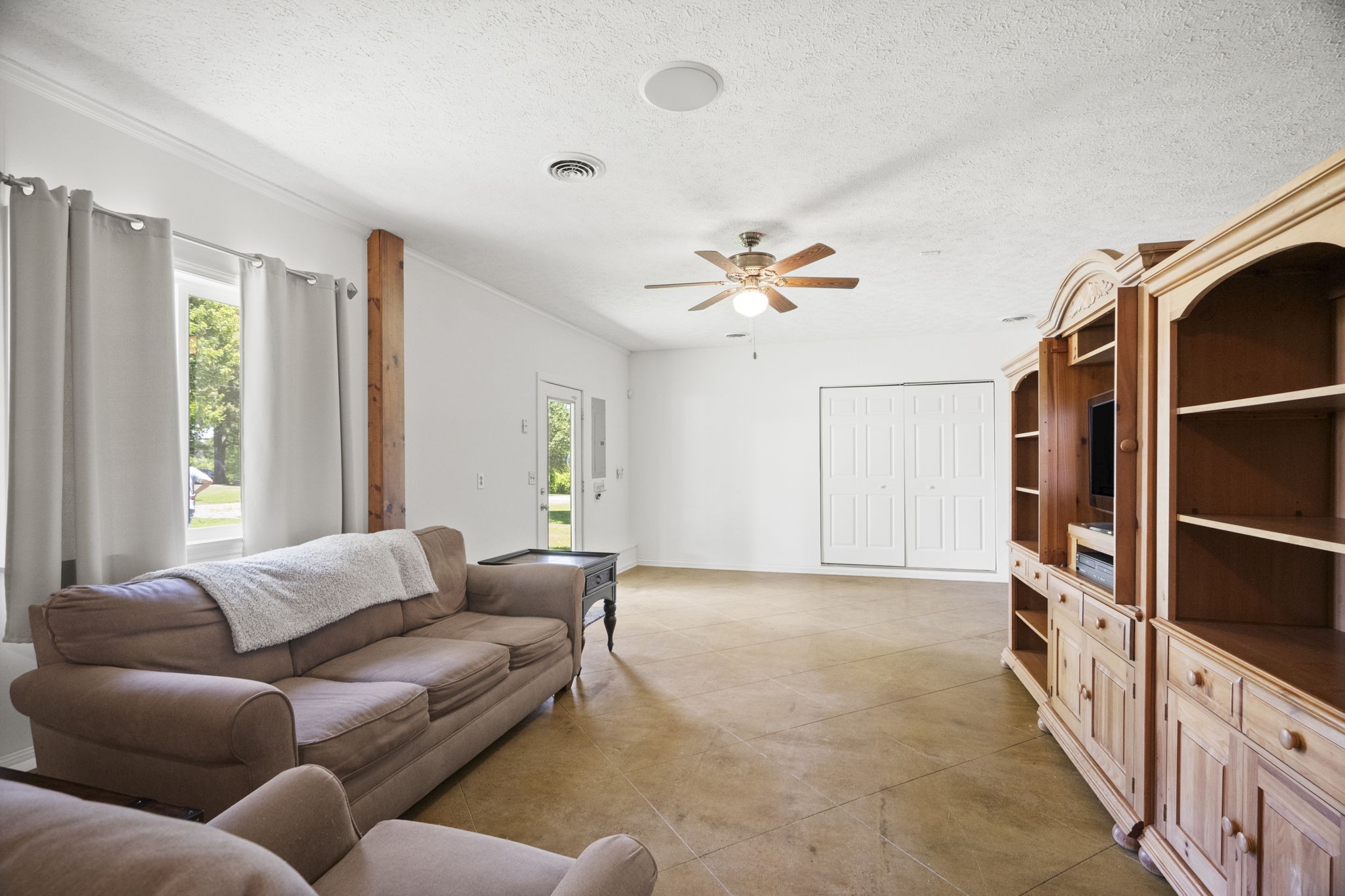 4266 Dot Road Springfield, TN 37172 - Photo 11 of 70 a living room with furniture