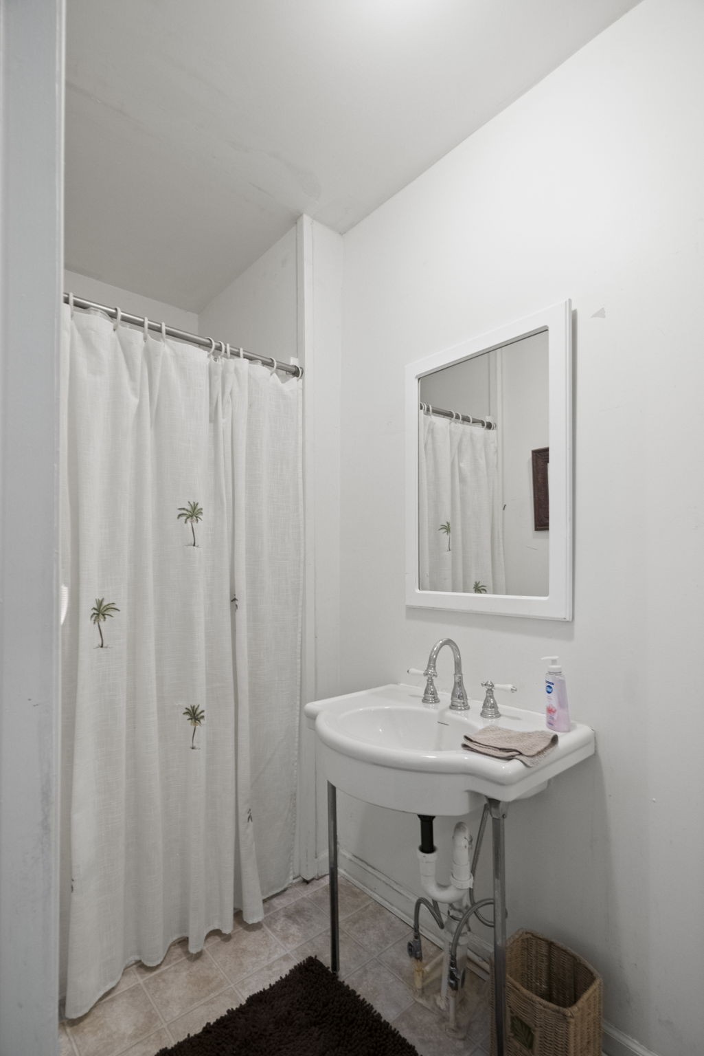 4266 Dot Road Springfield, TN 37172 - Photo 16 of 70 a bathroom with a sink a mirror and a toilet