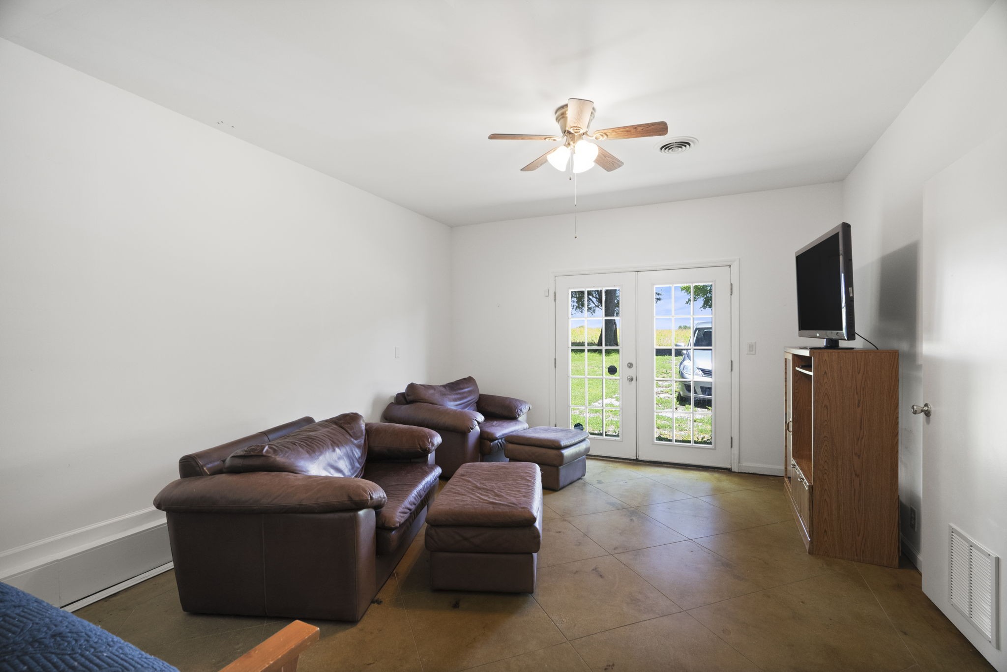 4266 Dot Road Springfield, TN 37172 - Photo 17 of 70 a living room with furniture a flat screen tv and a window