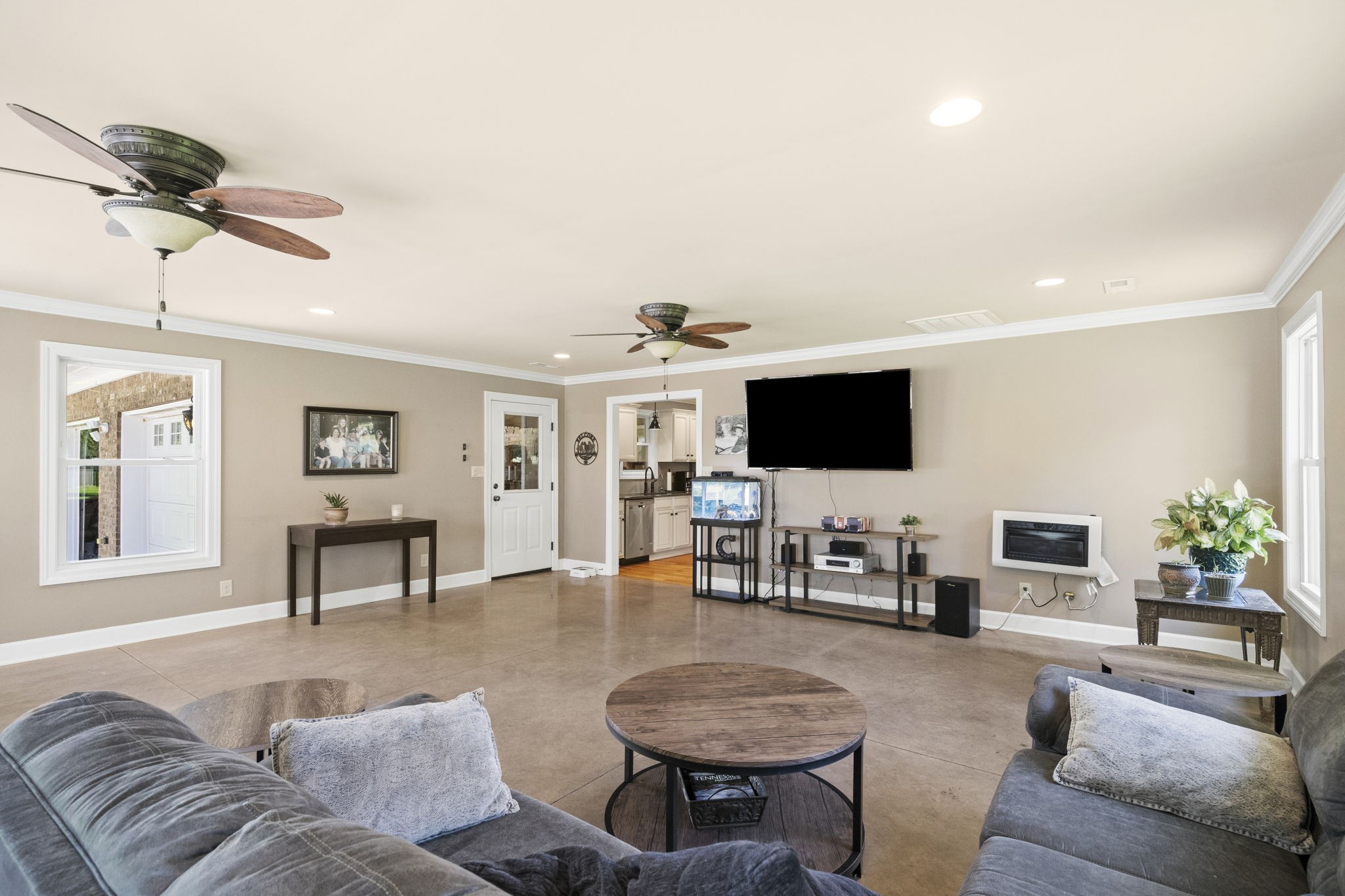 4266 Dot Road Springfield, TN 37172 - Photo 38 of 70 a living room with furniture and a flat screen tv