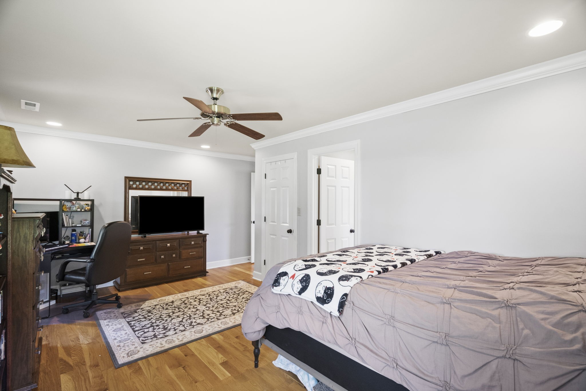 4266 Dot Road Springfield, TN 37172 - Photo 53 of 70 a bedroom with a bed and a television