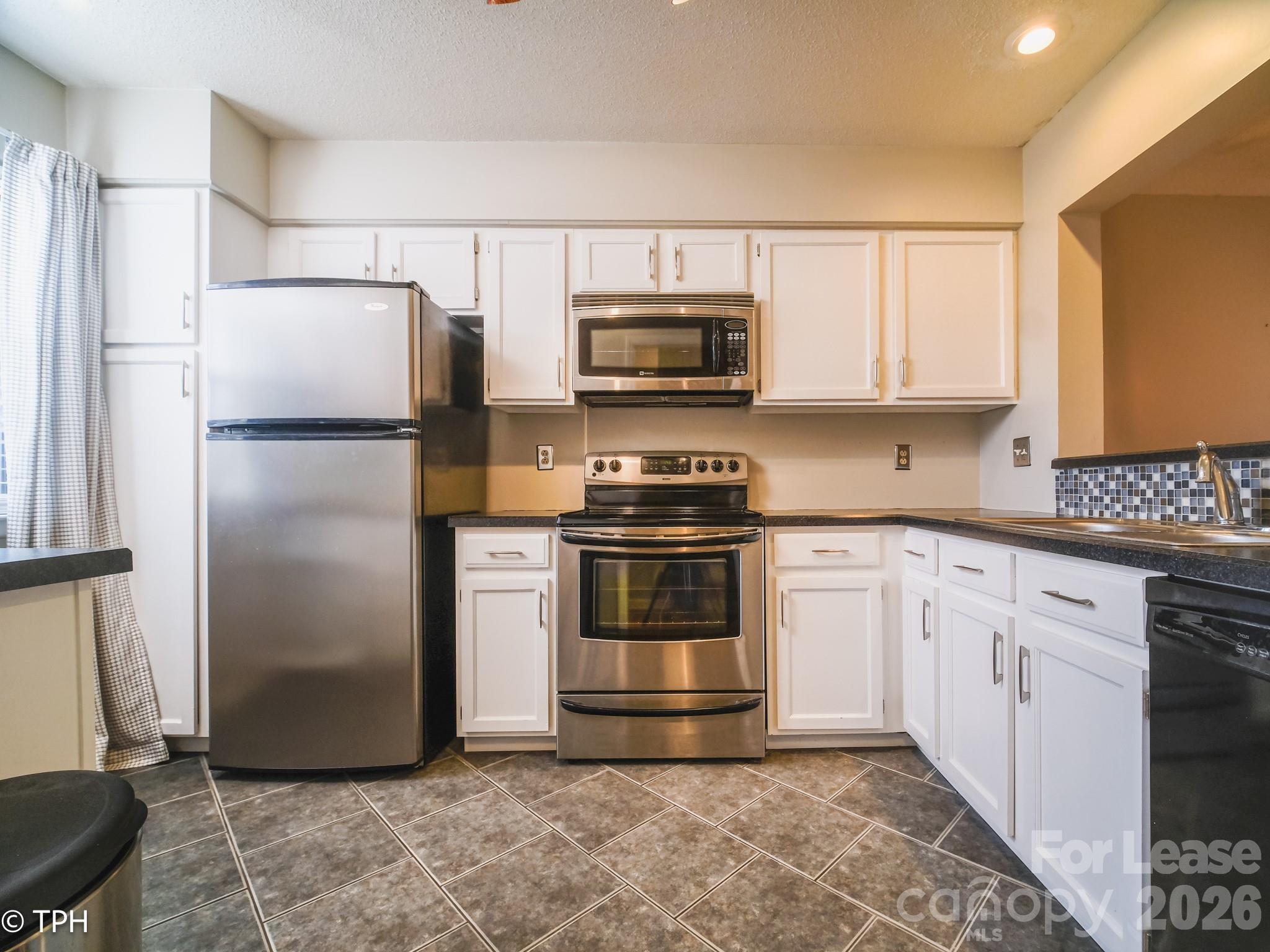 6124 Heath Ridge Court Charlotte, NC 28210 - Photo 2 of 29