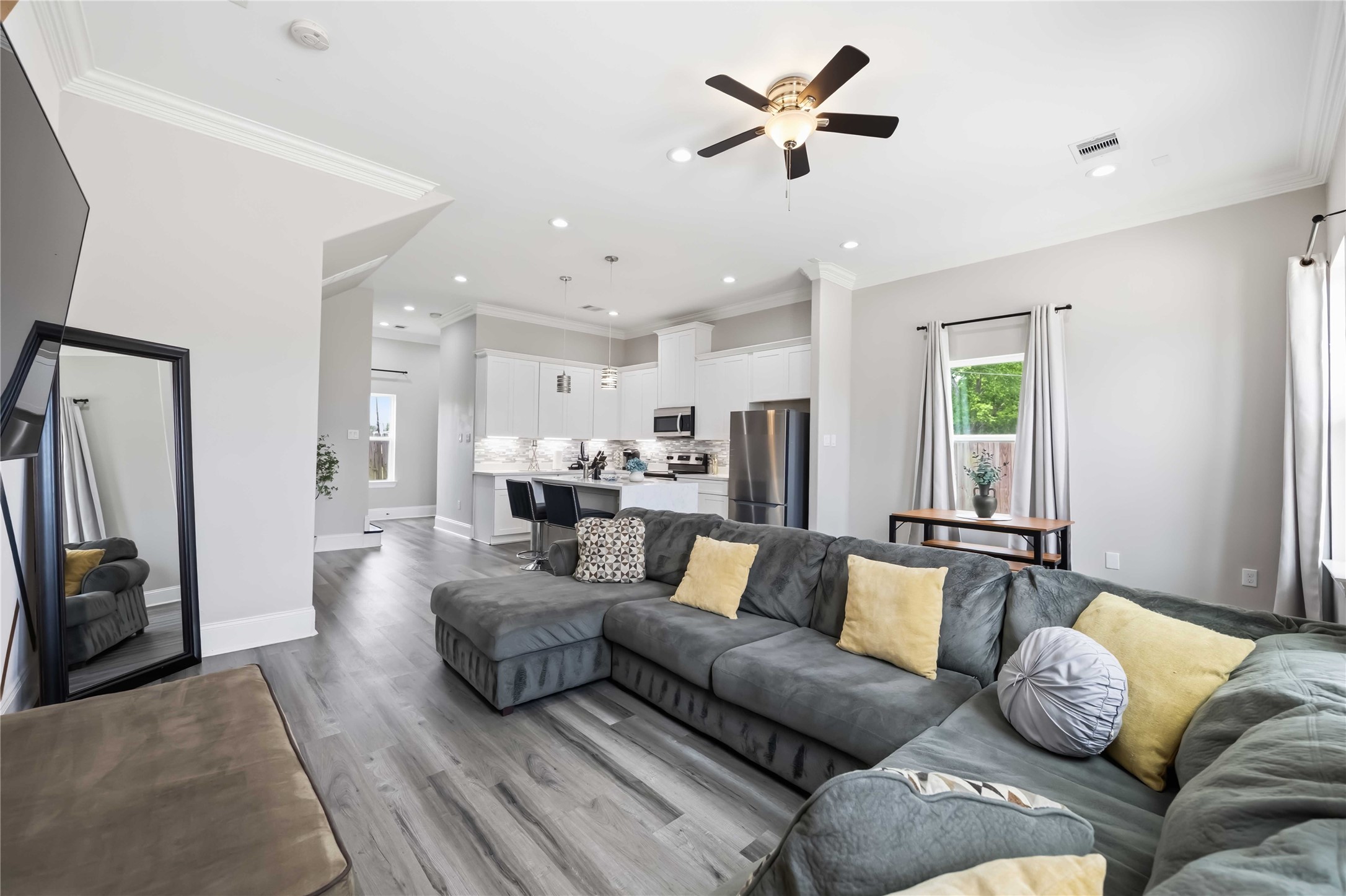9320 Coffee Street, Unit B Houston, TX 77033 - Photo 8 of 26
