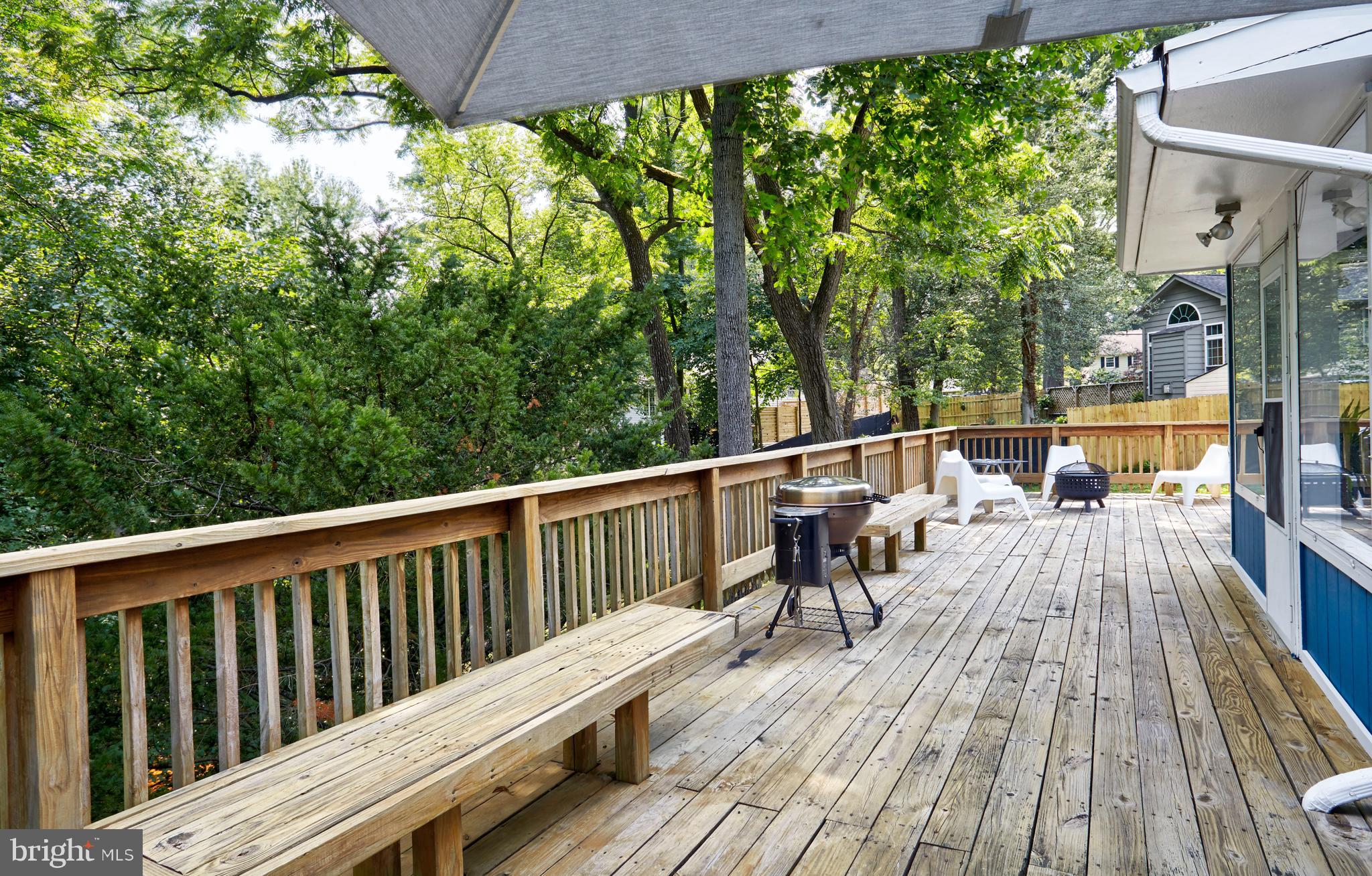 1389 Paddock Way Cherry Hill, NJ 08034 - Photo 32 of 33 Deck with Seat Bench
