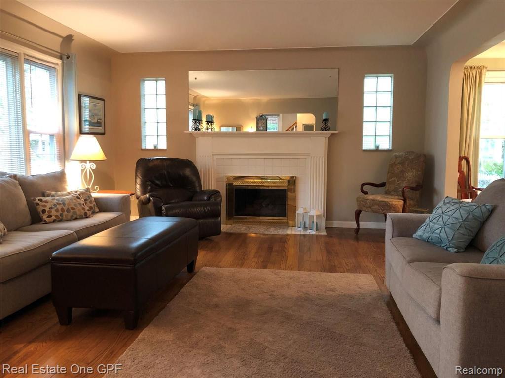 1876 Broadstone Road Grosse Pointe Woods, MI 48236 - Photo 7 of 53