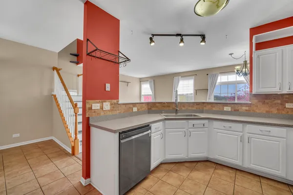$274,900 | 574 North Fox Trail, Unit 574, Round Lake, IL 60073