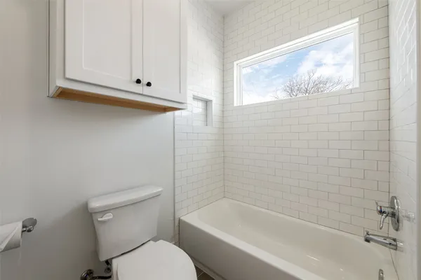 $2,300 | 2400 North Austin Avenue, Unit 304, Georgetown, TX 78626