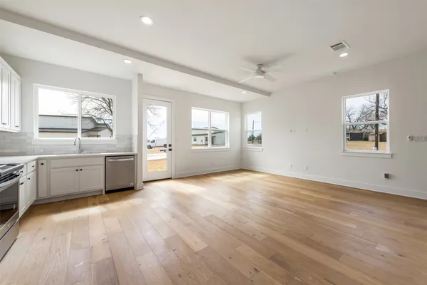 $2,300 | 2400 North Austin Avenue, Unit 304, Georgetown, TX 78626