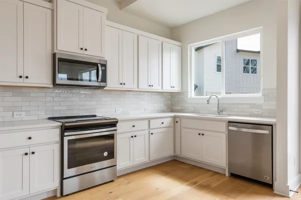 $2,300 | 2400 North Austin Avenue, Unit 304, Georgetown, TX 78626
