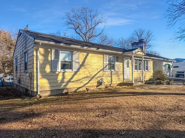 $309,900 | 17 Vincent Drive, West Springfield, MA 01089