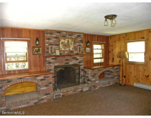 43 Swamp Road Heath, MA 01346 - Photo 17 of 26 Q-lving rm