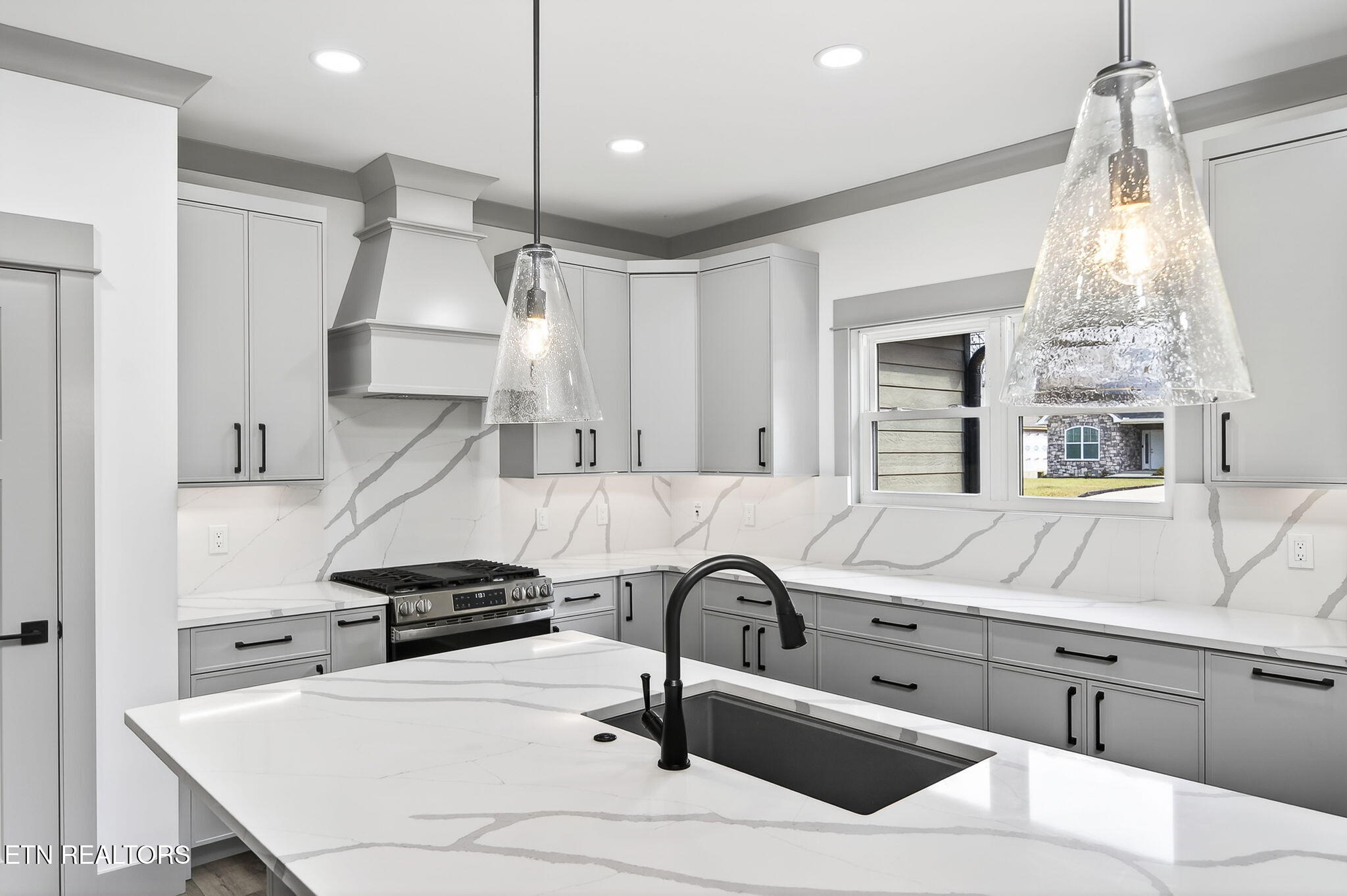 154 Hawes Circle Crossville, TN 38558 - Photo 11 of 37 18-web-or-mls-154 Hawes Cir FFG_086_TNPC