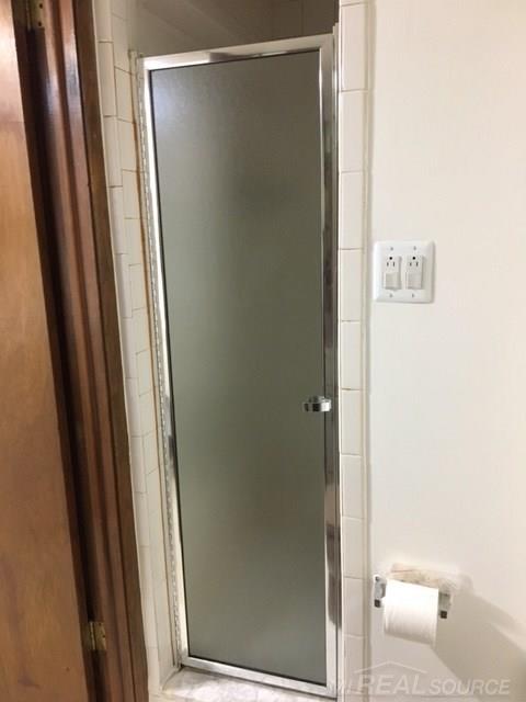 26216 Burg Road Warren, MI 48089 - Photo 43 of 63 Basement shower